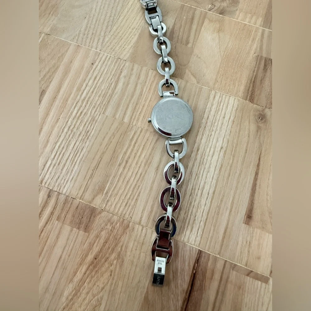 DKNY ladies stainless steel link bracelet watch NEW BATTERY